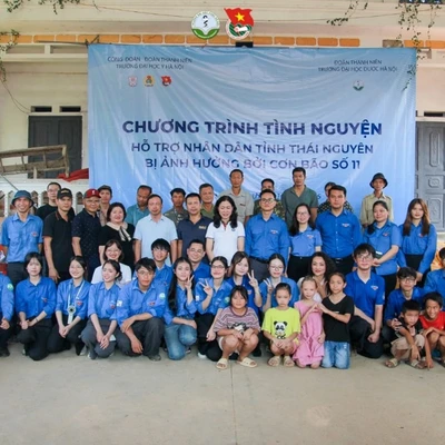 HƯỚNG VỀ MIỀN LŨ: TINH THẦN “LÁ LÀNH ĐÙM LÁ RÁCH” SAU BÃO CỦA TUỔI TRẺ Y - DƯỢC